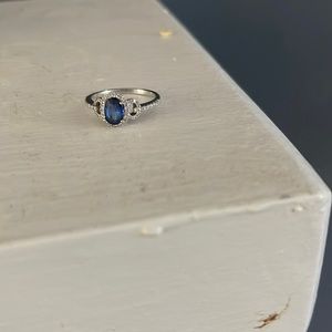 White gold sapphire